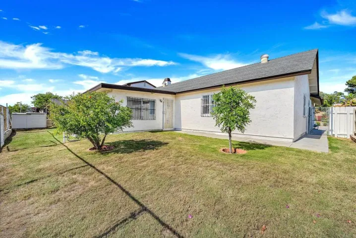 318 Vecino Court, Spring Valley, California 91977