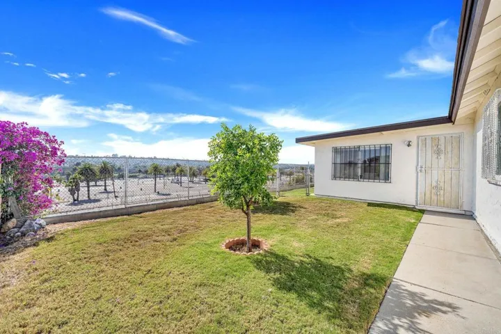 318 Vecino Court, Spring Valley, California 91977