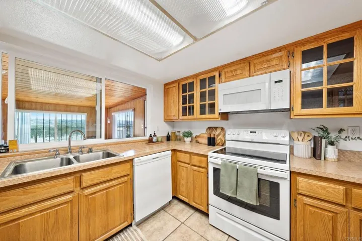 318 Vecino Court, Spring Valley, California 91977