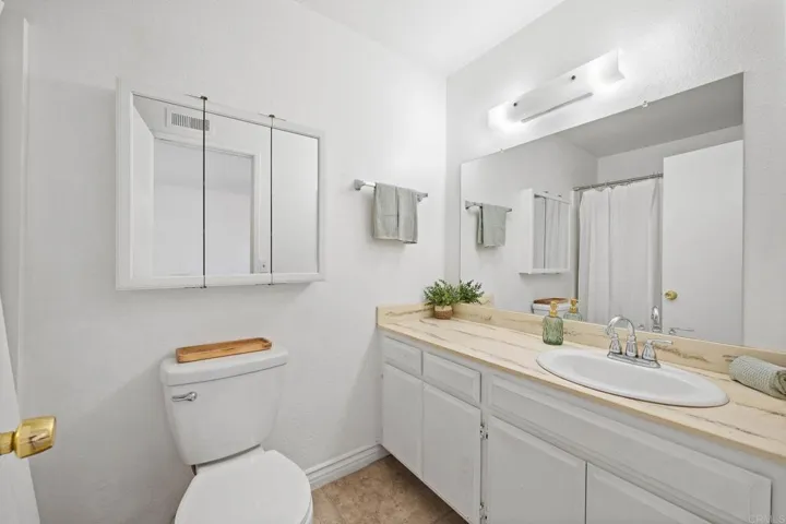 318 Vecino Court, Spring Valley, California 91977
