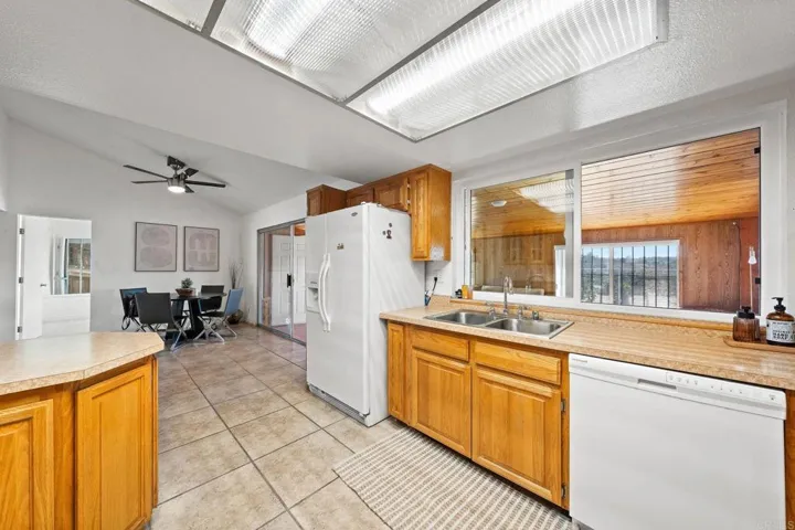 318 Vecino Court, Spring Valley, California 91977