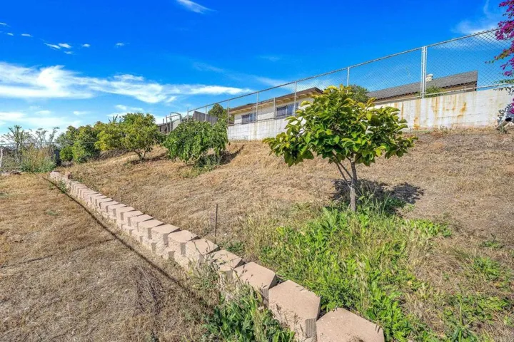 318 Vecino Court, Spring Valley, California 91977