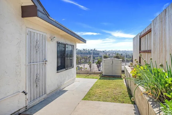 318 Vecino Court, Spring Valley, California 91977
