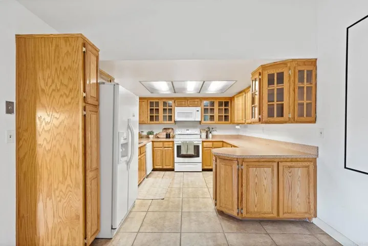 318 Vecino Court, Spring Valley, California 91977