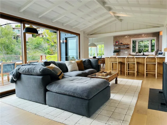 Living/kitchen area