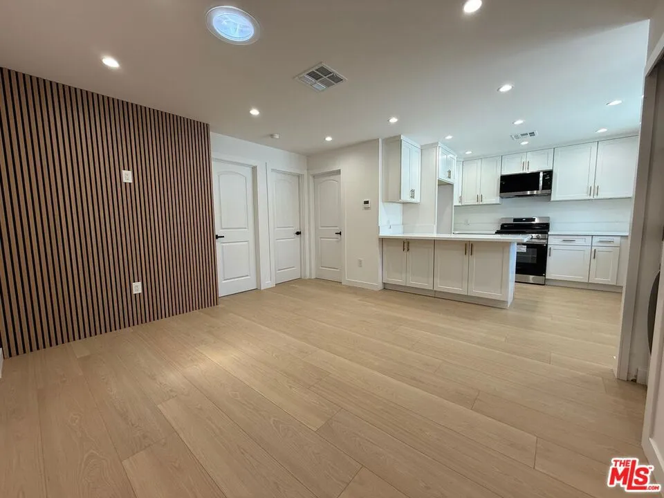 5759 1/2 Lemp Avenue, North Hollywood, California 91601, 3 Bedrooms Bedrooms, ,2 BathroomsBathrooms,Residential Lease,For Rent,Lemp,25550059