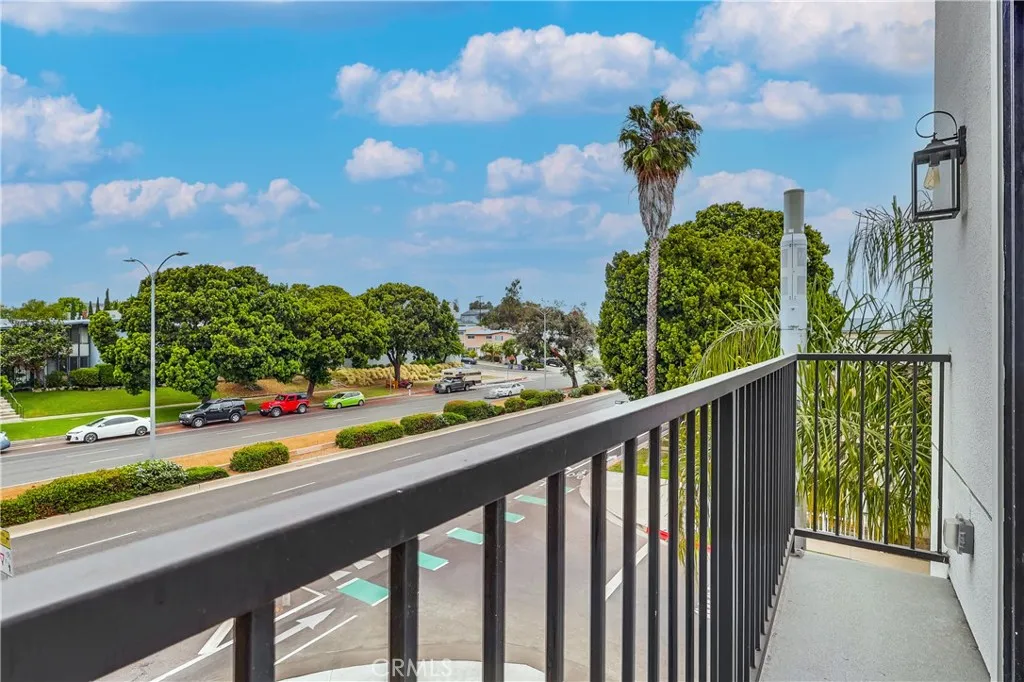 3801 Berryman Avenue, Los Angeles, California 90066 home-pic-10