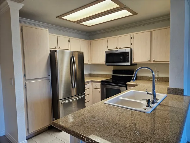 1015 La Terraza Circle 102, Corona, California 92879