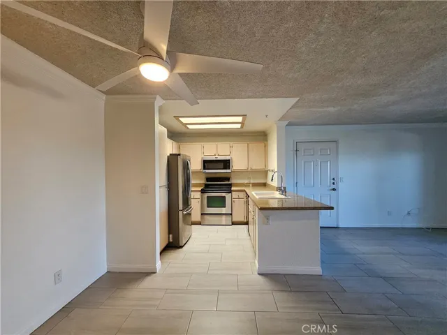 1015 La Terraza Circle 102, Corona, California 92879