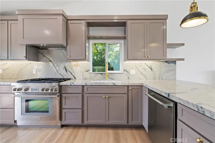 Beautiful chef's kitchen.