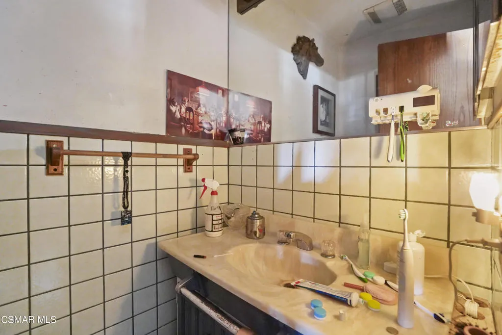 2073 Stanford Drive, Simi Valley, California 93065 home-pic-23