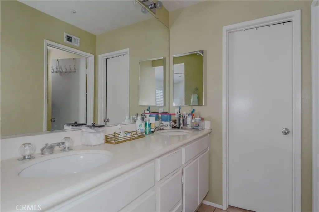 1402 Sutherland Drive, Riverside, California 92507 home-pic-15