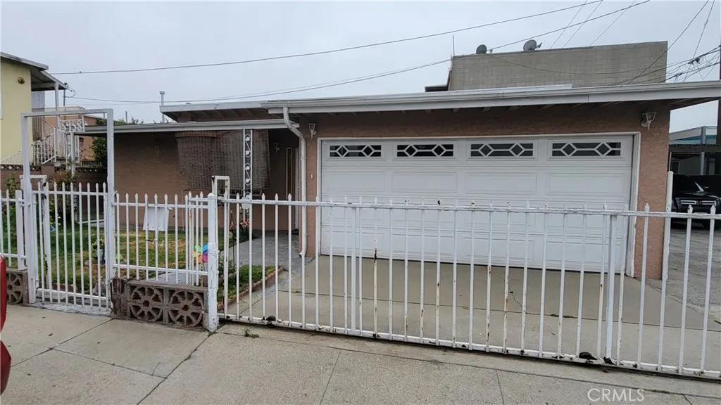 5958 Alamo Ave, Maywood, California 90270, 1 Bedroom Bedrooms, ,1 BathroomBathrooms,Residential,For Sale,Alamo Ave,TR25129232