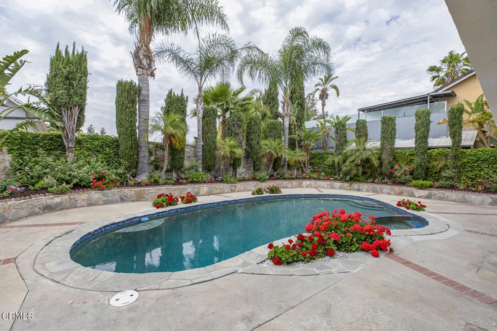 8857 Bluffdale Dr, Sun Valley, California 91352 home-pic-38