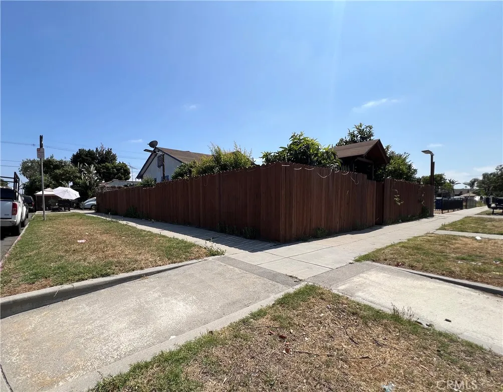 1500 W 52nd, Los Angeles, California 90062 home-pic-2