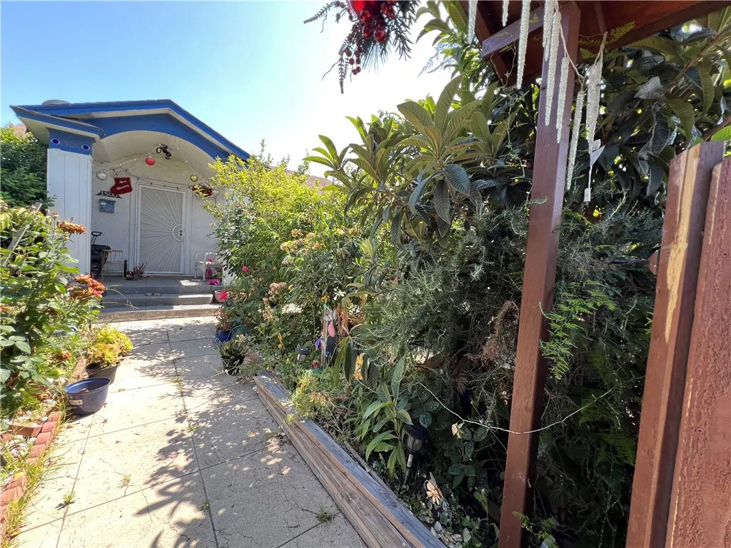 1500 W 52nd, Los Angeles, California 90062 home-pic-1