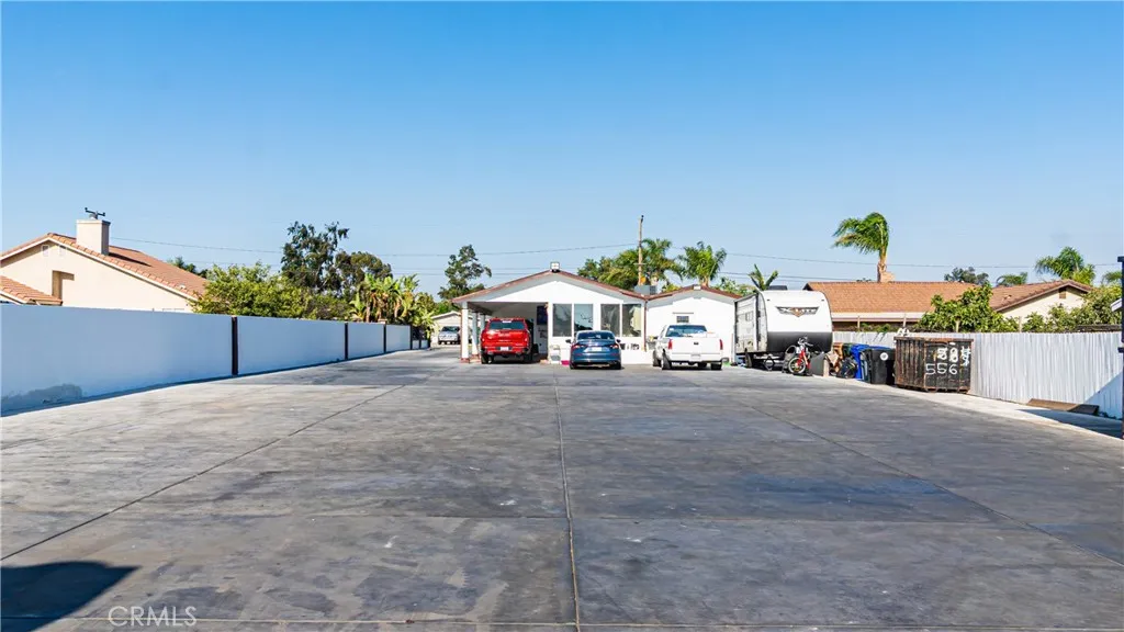 9828 Carob Avenue, Fontana, California 92335 home-pic-27