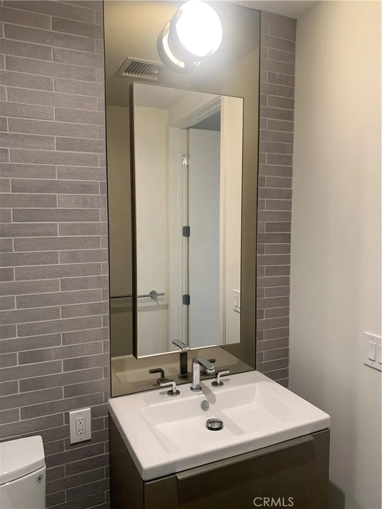 889 Francisco Street 2601, Los Angeles, California 90017 home-pic-16