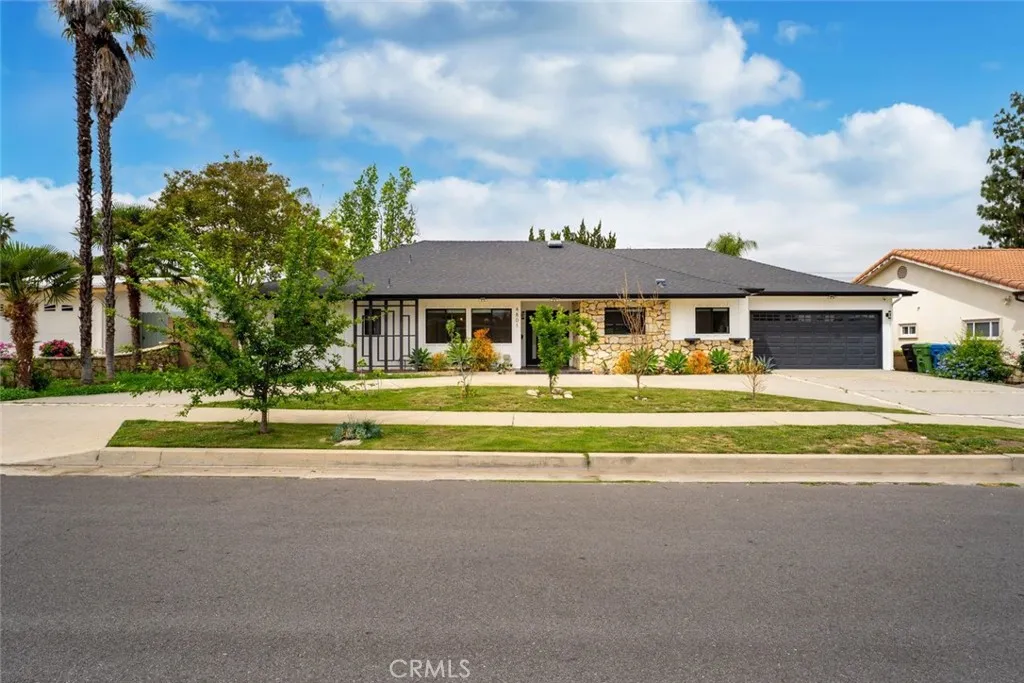 4801 Heaven Avenue, Woodland Hills, California 91364 home-pic-1