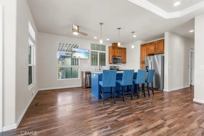 Wall to wall laminate flooring