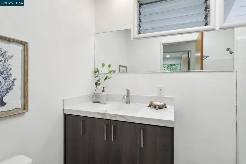 30 La Cuesta Rd, Orinda, California 94563 home-pic-12