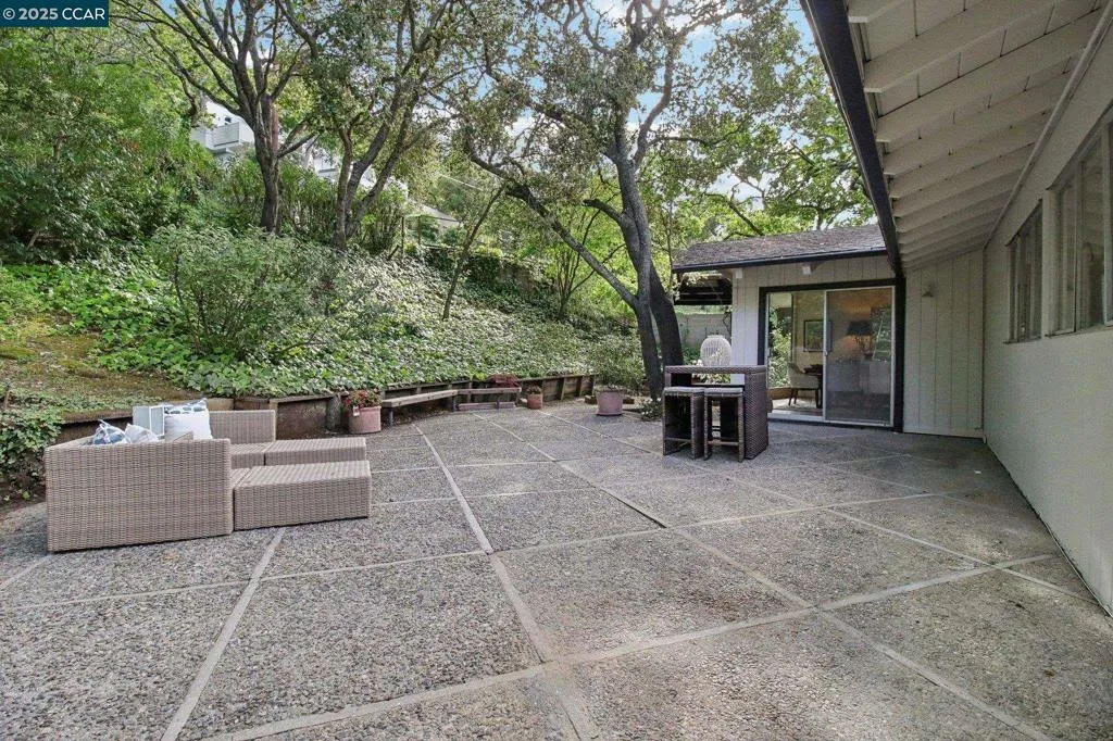 30 La Cuesta Rd, Orinda, California 94563 home-pic-35