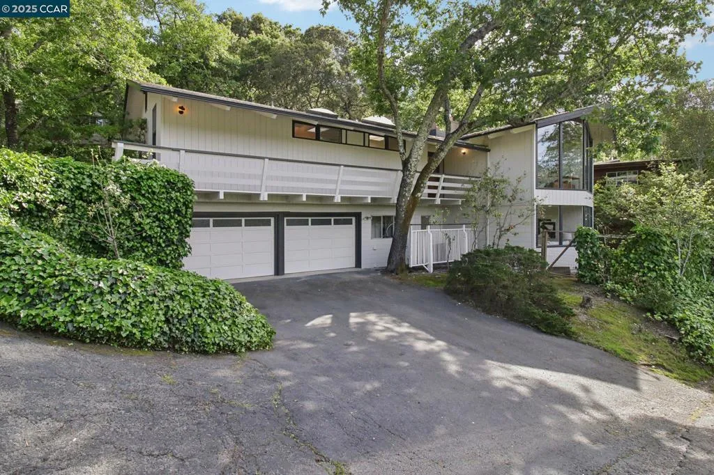 30 La Cuesta Rd, Orinda, California 94563 home-pic-0