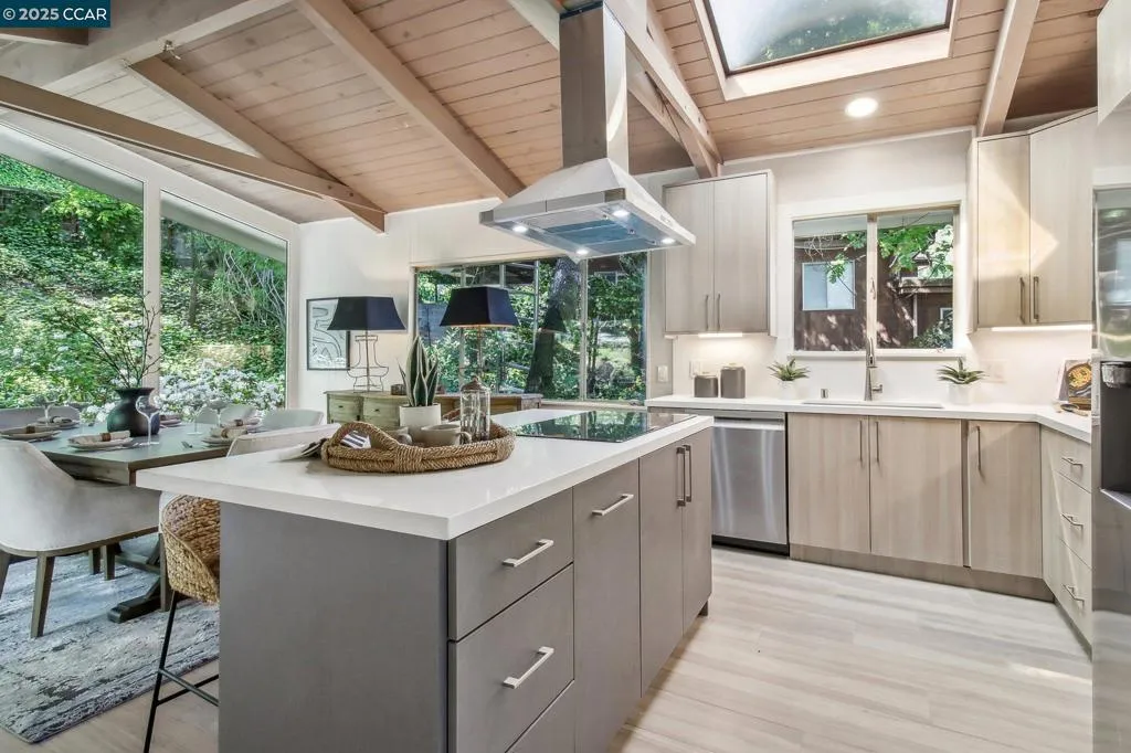 30 La Cuesta Rd, Orinda, California 94563 home-pic-3