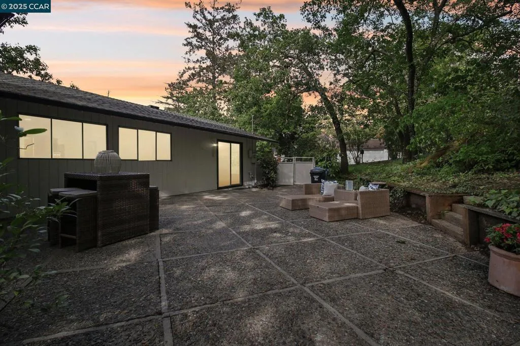 30 La Cuesta Rd, Orinda, California 94563 home-pic-38