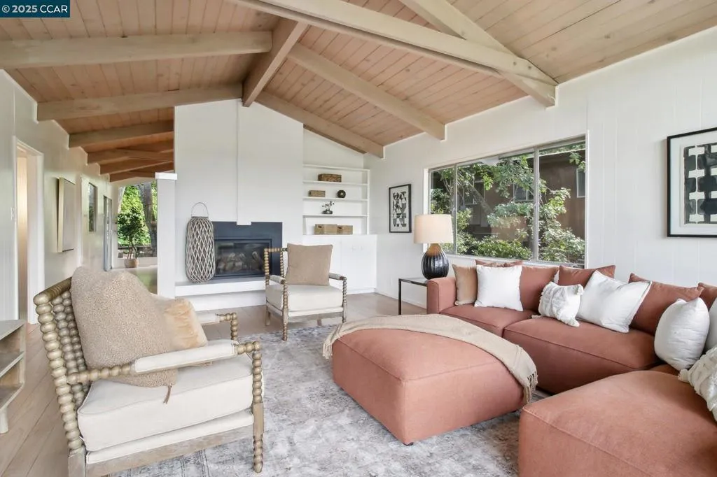 30 La Cuesta Rd, Orinda, California 94563 home-pic-2