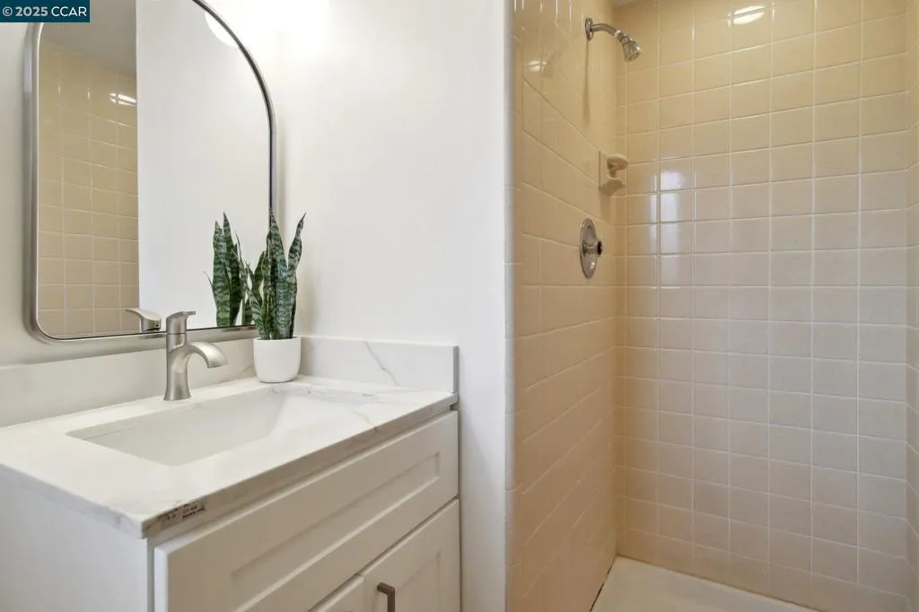 30 La Cuesta Rd, Orinda, California 94563 home-pic-27