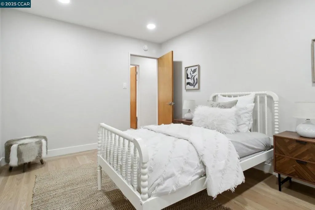 30 La Cuesta Rd, Orinda, California 94563 home-pic-11