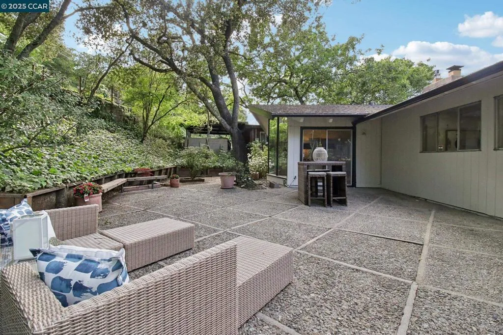 30 La Cuesta Rd, Orinda, California 94563 home-pic-36