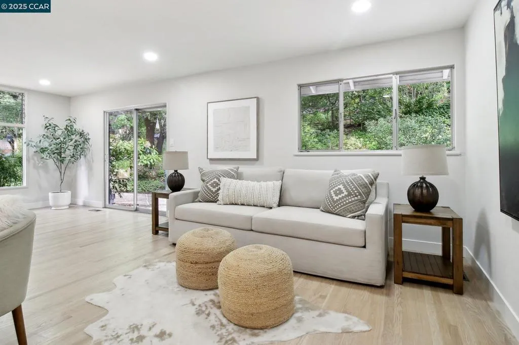 30 La Cuesta Rd, Orinda, California 94563 home-pic-22