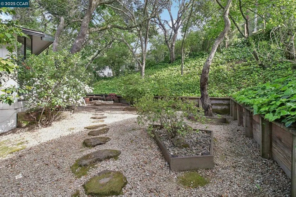 30 La Cuesta Rd, Orinda, California 94563 home-pic-32