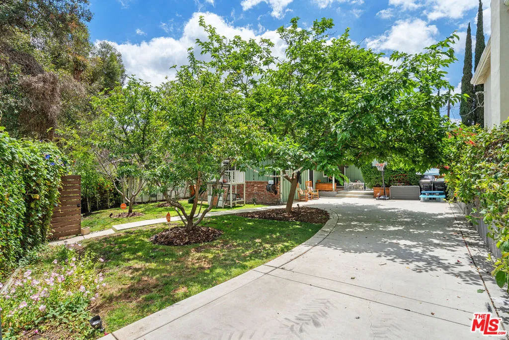 21412 Providencia Street, Woodland Hills, California 91364 home-pic-0