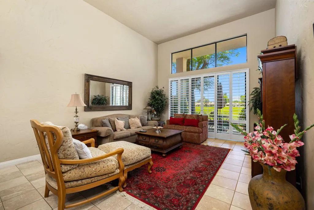 26-web-or-mls-MBOaktree_OPMG_0625_026