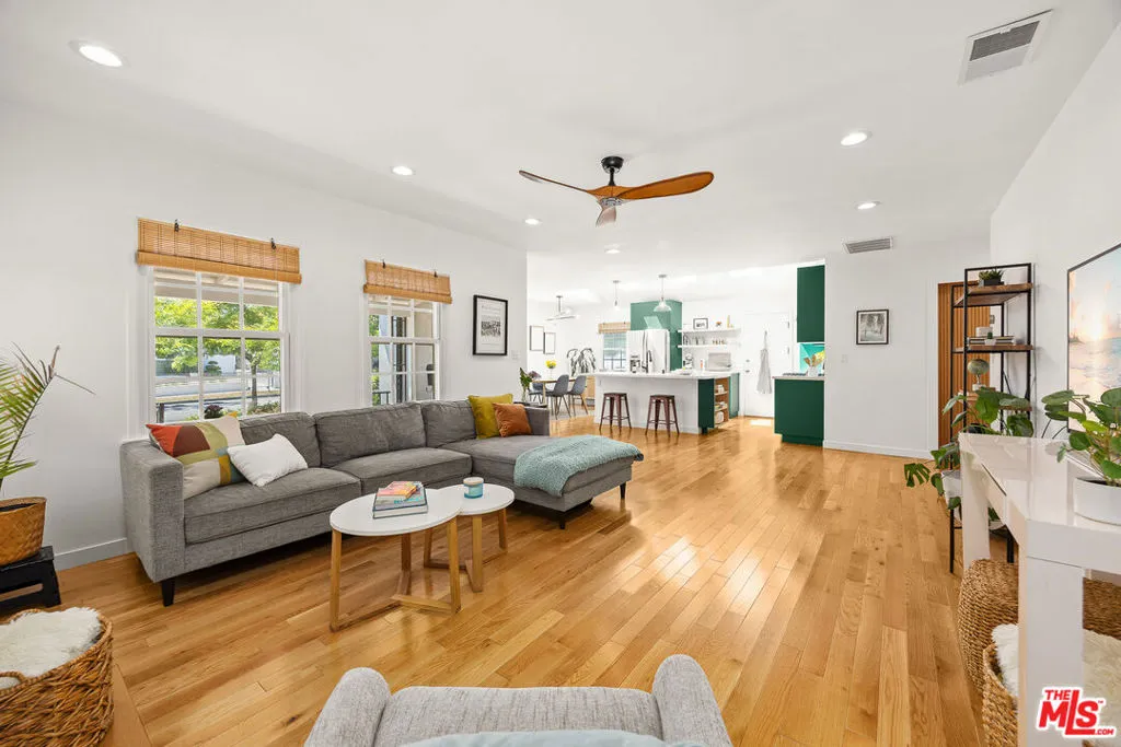 1600 N Pepper Street, Burbank, California 91505 home-pic-0