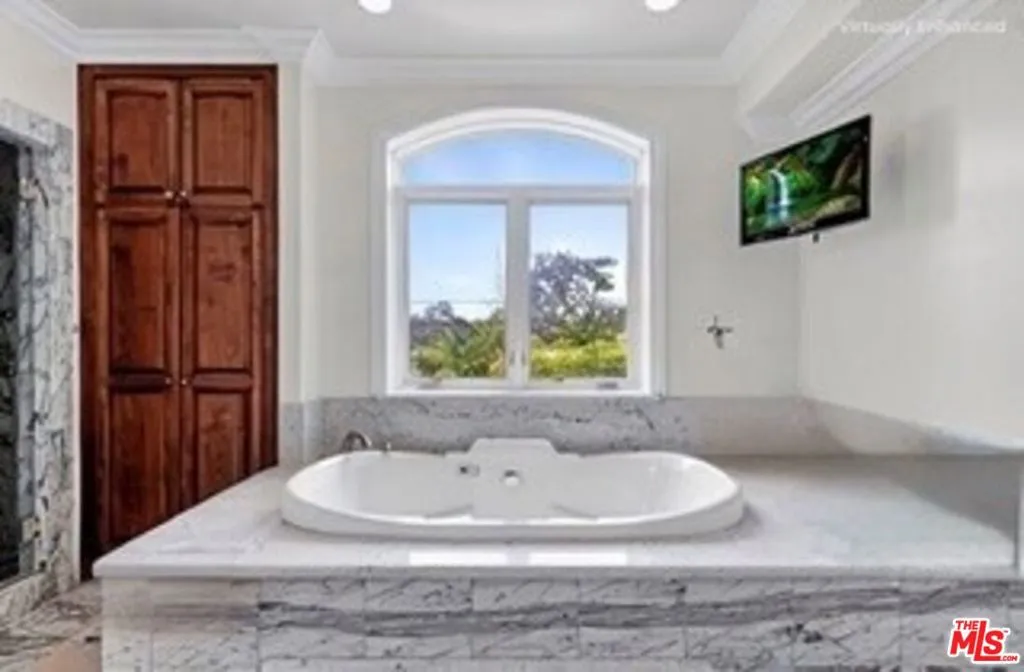 10517 Blythe Avenue, Los Angeles, California 90064 home-pic-19