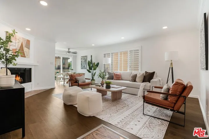 11849 Mayfield Avenue 101, Los Angeles, California 90049