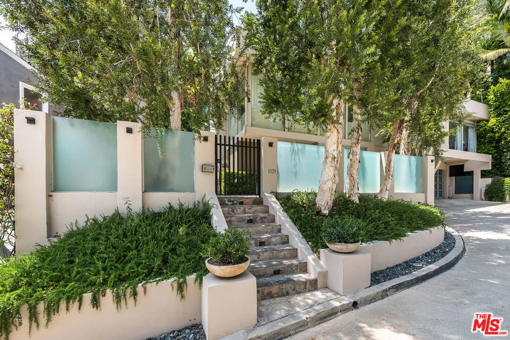 1331 Cordell Place, Los Angeles, California 90069 home-pic-3