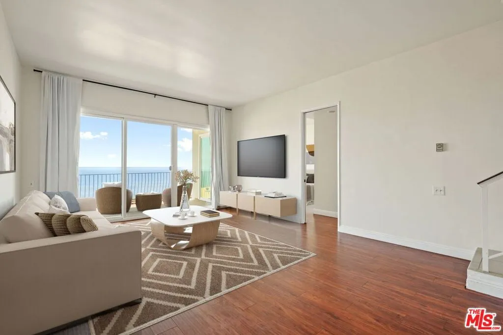 18103 Coastline Drive 8, Malibu, California 90265, 2 Bedrooms Bedrooms, ,2 BathroomsBathrooms,Residential Lease,For Rent,Coastline,25550647