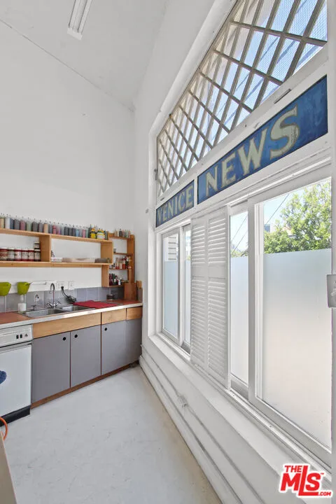 110 Mildred Avenue, Venice, California 90291 home-pic-8