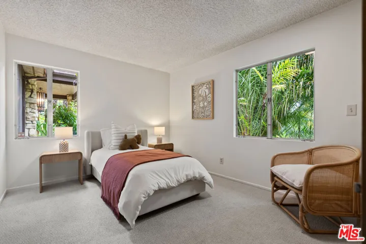 4943 Queen Victoria Road, Woodland Hills, California 91364