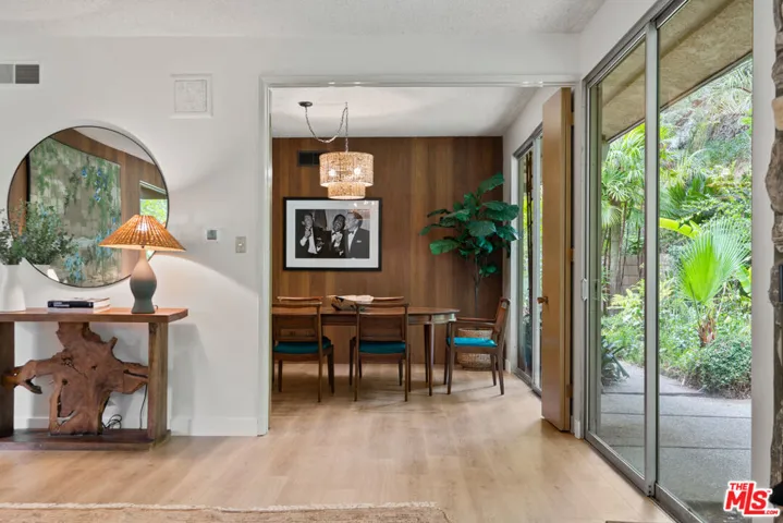 4943 Queen Victoria Road, Woodland Hills, California 91364