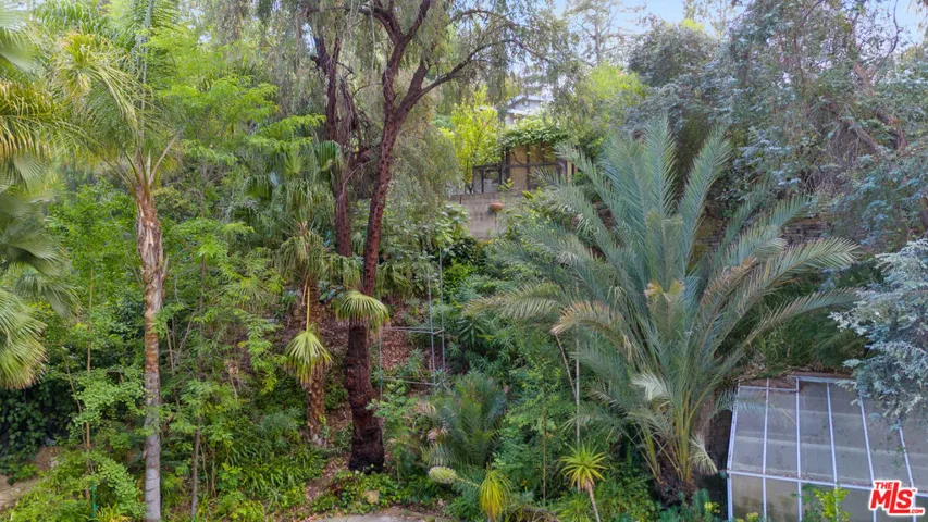 4943 Queen Victoria Road, Woodland Hills, California 91364