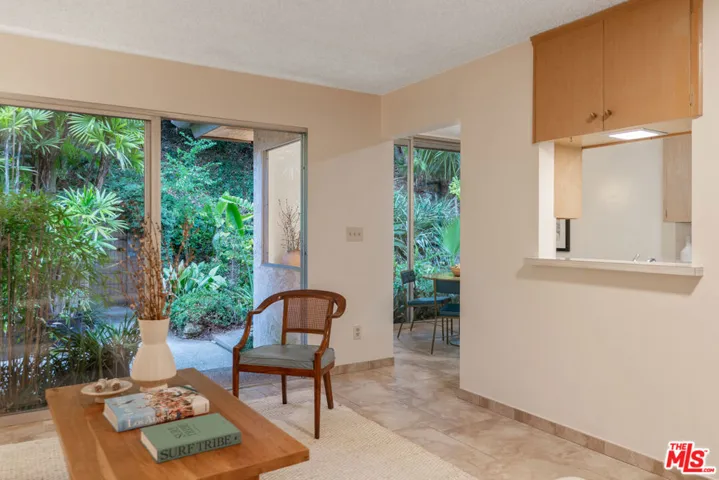 4943 Queen Victoria Road, Woodland Hills, California 91364