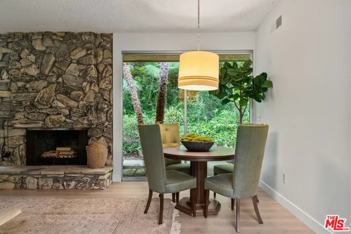 4943 Queen Victoria Road, Woodland Hills, California 91364