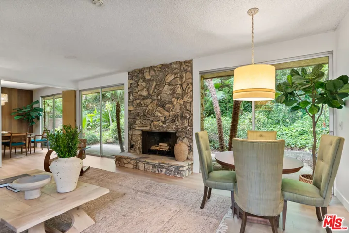 4943 Queen Victoria Road, Woodland Hills, California 91364