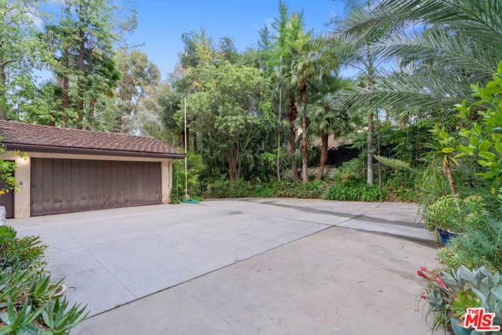 4943 Queen Victoria Road, Woodland Hills, California 91364
